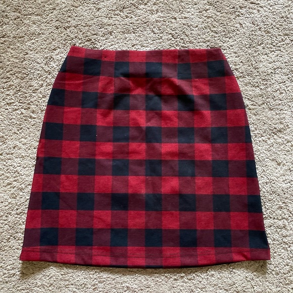 Maurices women’s extra small red / black plaid skirt - Picture 6 of 6